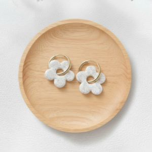 Pendientes de aro con colgante de flor