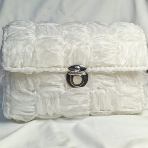 Bolso cluch a cuadrados.
